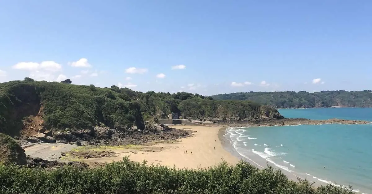 Maison Classee 4 Etoiles Tout Confort Avec Espace Detente Prive Acces A La Plage A Pied Treveneuc 0*,  France